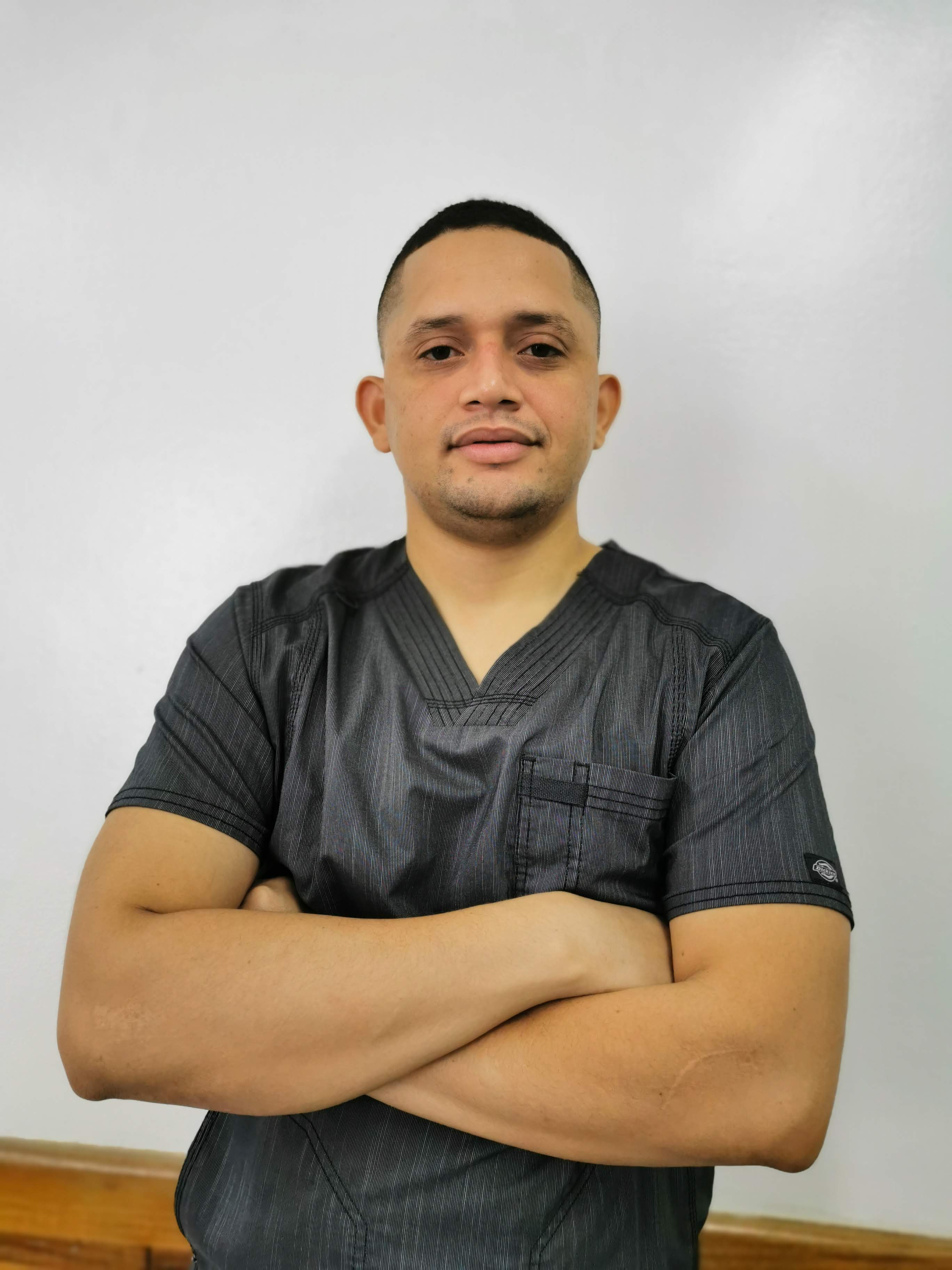 Dr. Sebastián González